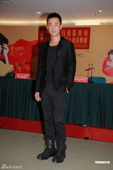 组图：容祖儿林峰出席记者会 期待共同热舞演出