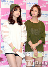 组图：韩团GirlsDay亮相签名会 休闲似邻家妹