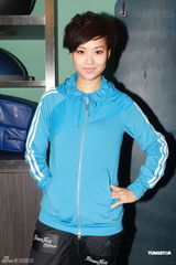 组图：任达华自曝机场遇炸弹 杨爱瑾望健身练线条