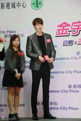 高清图：金宇彬袭港补祝情人节 T台帅气走秀