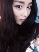 组图：张馨予发美照长发遮脸 网友大呼女神