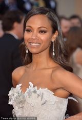 组图：阿凡达女郎佐伊-索尔达娜白色美裙亮相