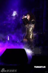 组图：五月天张惠妹等接力开唱 领众人跨越2011年