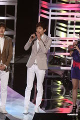 组图：韩国团体大出动 SJ-M唐禹哲high翻台北