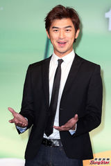 组图：陈柏霖迈入三十大关 代言生啤不惧啤酒肚