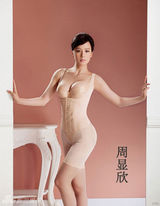 组图：周显欣代言内衣风情万种 大秀美腿丰胸