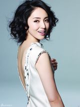 组图：董璇写真性感绽放 卷发尽显轻熟女风情