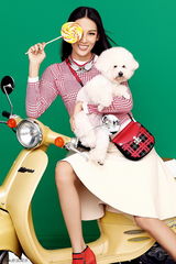 组图：张蓝心圣诞大片红裙喜庆