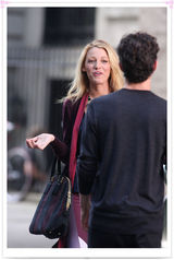 组图：布莱克-莱弗利现身片场潮装抢眼