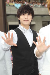 组图：SJ-M台北签唱会 兄弟情深互喂台湾小吃