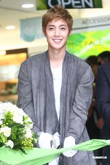 组图：金贤重赴台湾代言产品 亚洲巡演将设台湾站