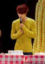 组图：金在中上海个唱展摇滚魅力 下厨喂粉丝