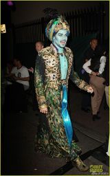 组图:群星惊悚亮相万圣节派对莱昂纳多变蒙面人