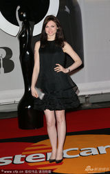 组图：2014全英音乐奖红毯斗艳 艾丽高登扮公主