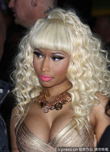 组图：妮基-米纳什亮相赌城跨年大秀性感