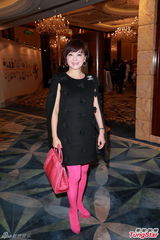 组图：毛舜筠为女儿放弃吸金 为其拍拖打预防针