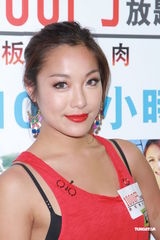 组图：澳洲八模卖西方美 出写真坚拒露点