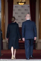 组图：朱莉伦敦参加峰会 一身黑色战衣霸气外露