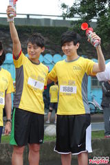 组图：林俊杰长跑四公里为四川灾区打气