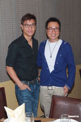 组图：《法政先峰Ⅲ》拍摄完毕 黎耀祥犒劳众人