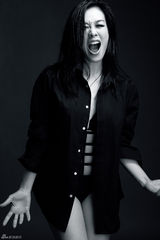 组图：电影《人间蒸发》曝钟丽缇时尚写真大片