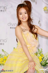 幻灯图集：林依晨露肩嫩黄礼服甜美代言 秀曼妙舞姿