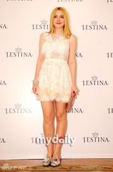 组图：范宁姐妹韩国出席代言活动 与金有贞同台