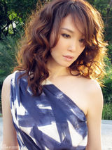 组图：范文芳自曝工作照 时尚森女清新自然