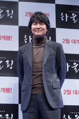 高清图：韩星宋康昊李娜英新片《howling》宣传