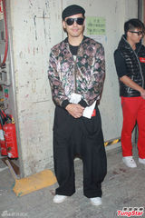 组图：钟嘉欣成视后大热 前哨战败阵也开心