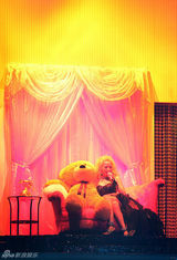 高清组图：张靓颖成都开唱艳光四射