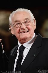 组图：《瓦文萨》首映 波兰前总统携夫人助阵