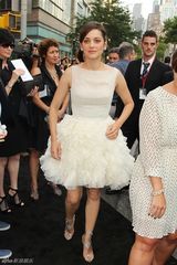 组图：新《蝙蝠侠》首映群星璀璨 海瑟薇宛如公主