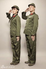 组图：应采儿陈小春穿军装拍结婚照变闪闪红星