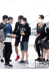 组图：SuperJunior等偶像赴土耳其开唱亮相机场