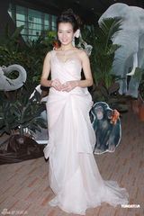 组图：吕慧仪结婚秀钻戒 陈志云等好友到场庆贺