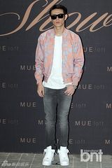 组图：权相佑等亮相时尚派对 韩彩英宽衫遮孕肚