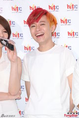 组图：苏打绿团员互爆料 当场调侃男记者