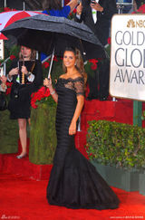 高清组图：佩内洛普-克鲁兹黑色蕾丝鱼尾裙风韵迷人