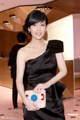 周慧敏自言有不少同志朋友 赌王四太送何超盈首饰