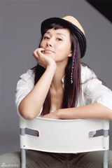 组图：游悠时尚写真 百变造型尽显柔情