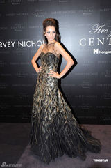 组图：许志安否认工作量减少 赞容祖儿有大将之风 