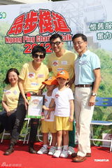 组图：吴君如出席慈善活动 称已安慰脚伤古天乐