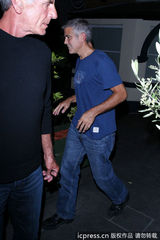 组图：皮特好事将近包场宴请好友乔治-克鲁尼