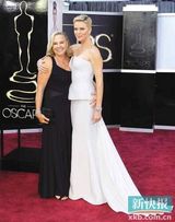 组图：众星情侣夫妻档携手奥斯卡红毯拼恩爱