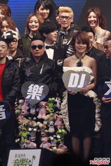 组图：2012新城劲爆颁奖 陈奕迅容祖儿等集体登台