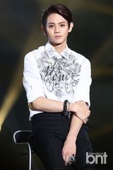 组图：BEAST举行新专辑见面会 帅气热舞