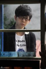 组图：胡夏新专辑写真曝光 书生气萌态十足