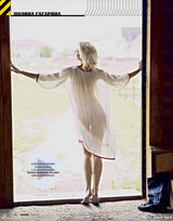 组图：俄美女歌手波莉娜全裸大片秀发掩胸