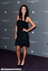 组图：斯佐尔邓斯特等出席新年派对 靓女型男争艳  